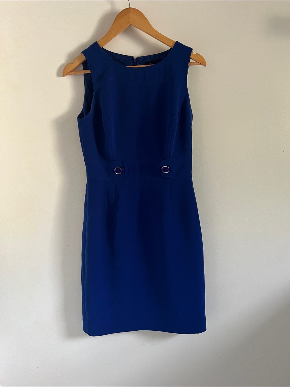 Classic Tahari ASL Sleeveless Sheath Dress in Royal Blue